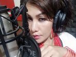 mega-makcik-rilis-single-cinta-pete-jengkol_20181217_224645.jpg