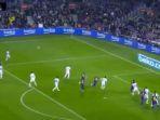 megabintang-barcelona-lionel-messi-kiri-melepaskan-umpan-pisang.jpg