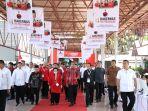 megawati-jemput-presiden-jokowi-di-rakernas-iv-pdip.jpg