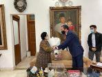 megawati-menerima-medali-yobel.jpg