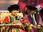 megawati-soekarnoputri-menyampaikan-orasi-ilmiah.jpg
