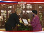 megawati-terima-bintang-rusia-nih4.jpg