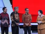 megawati-terima-penghargaan-inspirator-dan-penggerak-cegah-staun_20230717_174959.jpg