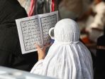 melihat-khusyuknya-ibadah-tanpa-jarak-di-masjidil-haram_20220405_142138.jpg