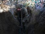 melihat-parit-perlindungan-pasukan-ukraina_20220111_095257.jpg
