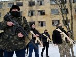 melihat-warga-sipil-ukraina-berlatih-militer_20220203_115921.jpg
