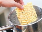 memasak-mie-instan_20180201_150401.jpg