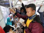 membaca-al-quran-di-kereta-commuterline_20180608_135232.jpg