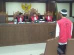 membacakan-vonis-kepada-anwar-alias-rizal_20160623_224427.jpg