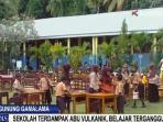 membersihkan-abu-vulkanik-gamalama_20150726_195916.jpg