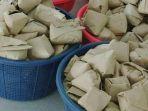 membungkus-makanan-dengan-kertas-minyak.jpg