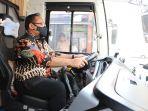 menag-yaqut-saat-menjajal-transportasi-untuk-jemaah-haji-2022.jpg