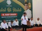 menaker-hanif-saat-halalbihalal-dengan-pegawai-kemnaker.jpg