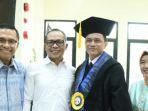 menaker-hanif-usai-menghadiri-pengukuhan-guru-besar-tetap-fakultas-mipa-ui.jpg