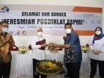 menaker-ida-sampaikan-selamat-kepada-said-iqbal.jpg