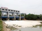 mencari-ikan-di-air-limbah_20180124_152923.jpg