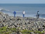 mencari-puing-mh370_20150810_193745.jpg
