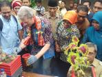 mencat-pot-bunga_20160126_152951.jpg