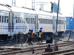 mencuci-gerbong-kereta-di-stasiun-tawang_20180612_160226.jpg