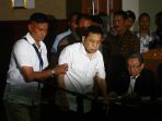 mendadak-bisu-setya-novanto-jalani-sidang-perdana_20171213_154625.jpg