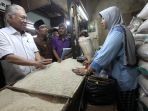 mendag-dan-walikota-bandung-tinjau-pasar-kosambi_20170506_170856.jpg