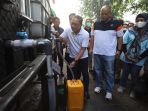 mendag-sidak-harga-kebutuhan-pokok-di-pasar-kramat-jati_20220625_153335.jpg