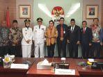 mendagri-dan-kepala-daerah-yang-dilantik.jpg