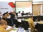 mendagri-tito-karnavian-di-rapat-tingkat-menteri-persiapan-penyelenggaraan-pon-aceh-sumut-2024.jpg