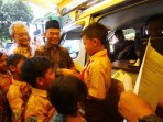 mendikbud-melihat-proses-dana-kip-di-mobil-teras-bri_20160904_195106.jpg