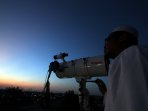 meneropong-hilal-1-syawal-1436-h_20150716_202333.jpg