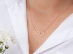 mengenakan-gold-pendant-untuk-sehari-hari.jpg