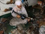 mengenal-lebih-dekat-darra-adam-khel-desa-produsen-pistol-illegal-di-pakistan_20181105_143622.jpg