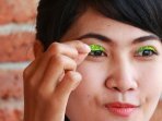 menggunakan-eye-shadow-tempelan-lebih-praktis_20150924_223203.jpg