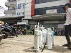 mengisi-tabung-oksigen-di-jalaj.jpg