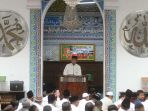 menhub-usai-shalat-di-mesjid-cut-meutia-jakarta_20190405_200142.jpg