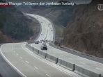 menikmati-indahnya-tikungan-tol-bawen-dan-jembatan-tuntang_20170622_150406.jpg