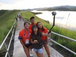 menikmati-keindahan-bukit-teletubbies-di-kawasan-danau-sentani_20211007_235017.jpg