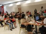 menkes-kunjungi-suntik-vaksin-covid-19-lansia-di-lippo-mall-puri_20210311_132625.jpg