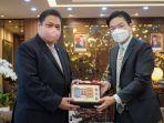 menko-airlangga-bertemu-dengan-menkeu-singapura.jpg
