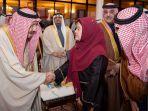 menko-pmk-menyambut-kedatangan-raja-salman-bin-abdulaziz-al-saud.jpg