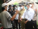 menko-pmk-tinjau-pendistribusian-bansos-presiden-di-tangerang_20200511_210017.jpg