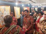 menko-polhukam-hadi-tjahjanto-pameran-tunggal-pelukis-tarso-boyong-gunungan-di-ikn.jpg