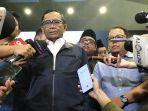 menko-polhukam-mahfud-md-menjenguk-anak-salah-satu-pengurus-pusat-gp-ansor.jpg