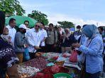 Tinjau Pasar Tradisional di Sidoarjo, Menko Zulhas: Harga Bahan Pokok Cenderung di Bawah Standar
