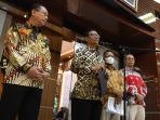 menkopolhukam-terima-berkas-investigasi-kasus-kanjuruhan_20221103_154603.jpg