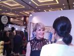 menlu-australia-blusukan-di-jakarta-fashion-week-2017_20161027_114553.jpg