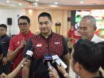menpora-dito-ariotedjo-saat-diwawancarai-usai-konferensi-pers-indonesia-cycling-series.jpg