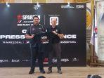 menpora-dito-ariotedjo-saat-foto-bersama-petinggi-spartan-race-mike-goodwin.jpg