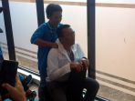 menpora-imam-nahrawi-menikmati-pijatan-tunanetra_20181012_164719.jpg