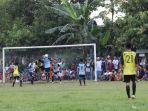 menpora-imam-nahrawi-menyaksikan-langsung-turnamen-sepakbola-santri.jpg
